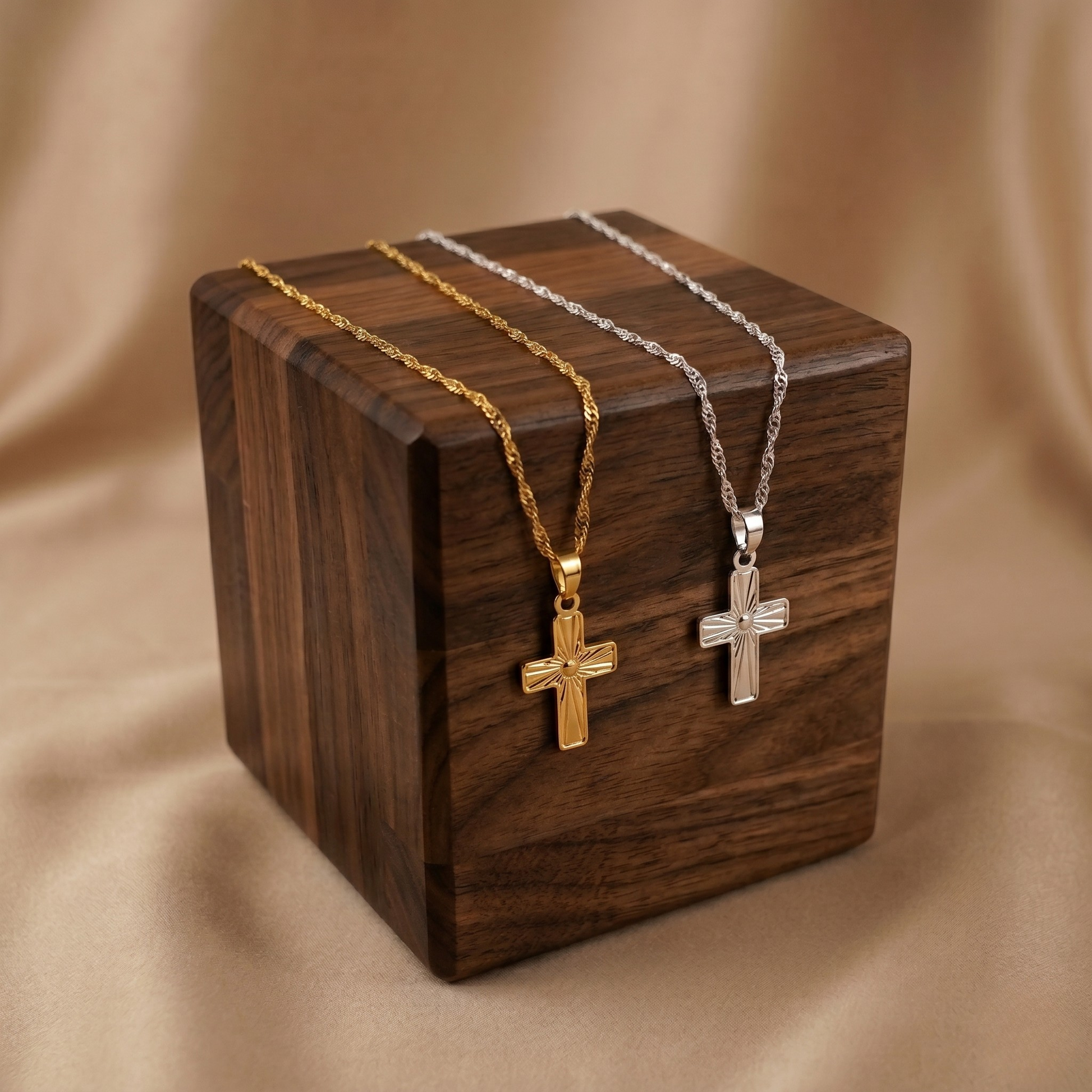 Colar Joias Banhada a Ouro Prata com Pingente Cruz Diamantada