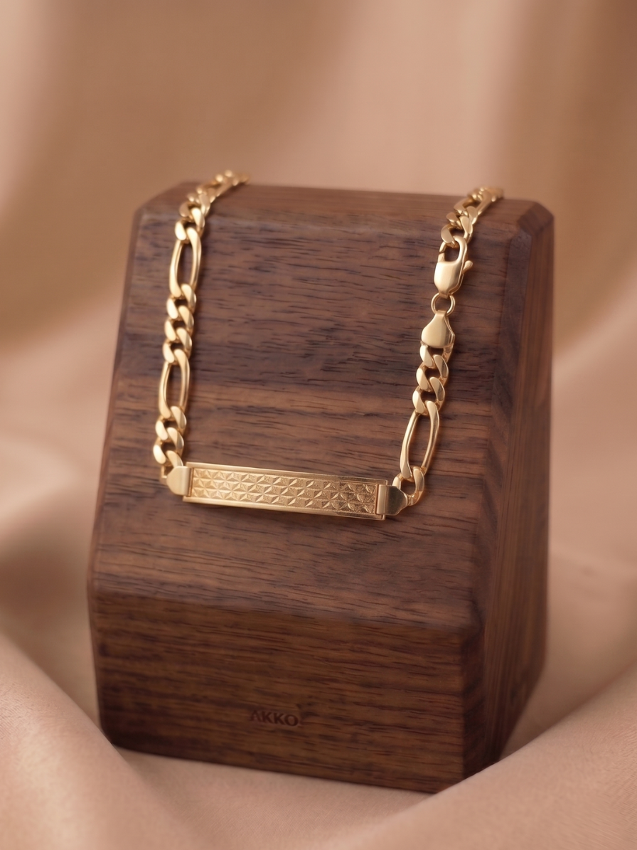 Pulseira Placa Central Joias Banhada design clássico e refinado